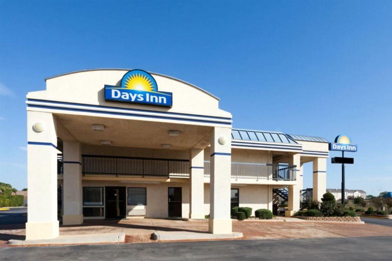 Days Inn Oklahoma City West Екстер'єр фото
