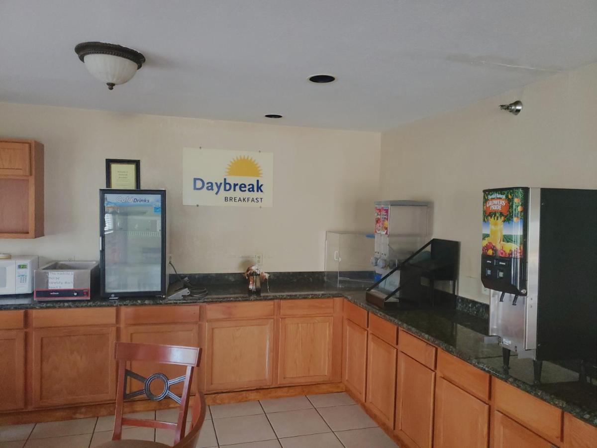 Days Inn Oklahoma City West Екстер'єр фото