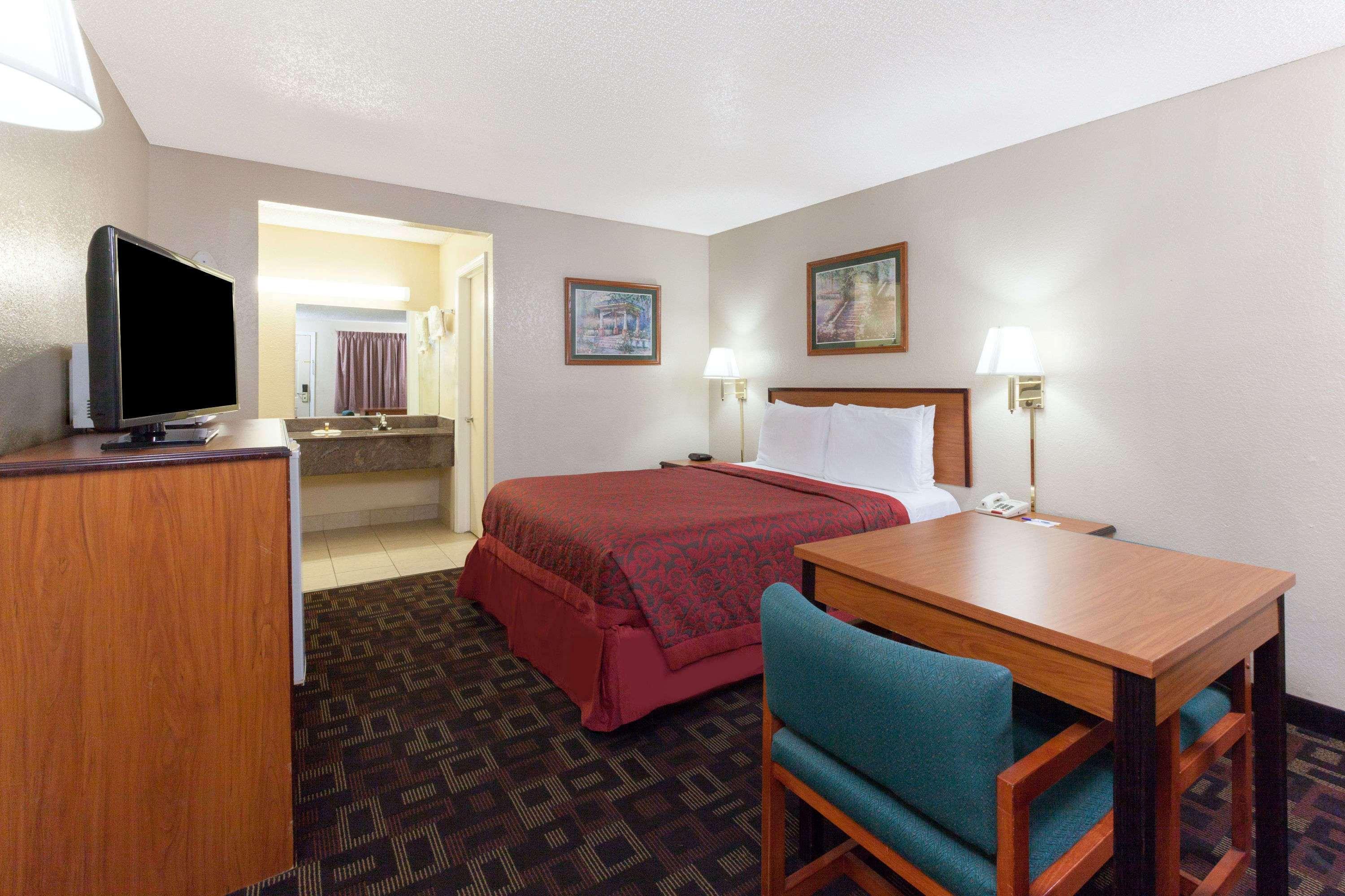 Days Inn Oklahoma City West Екстер'єр фото