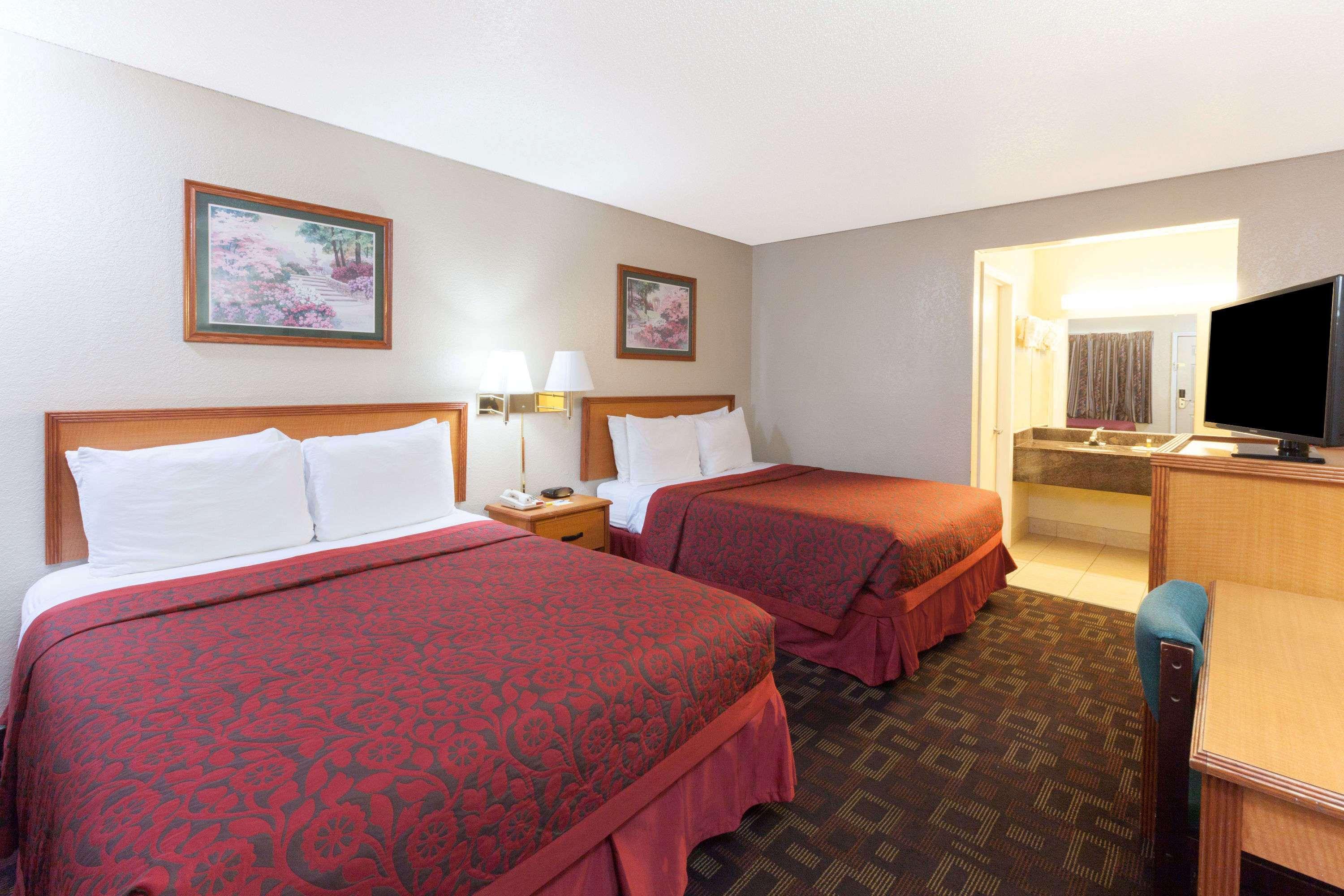 Days Inn Oklahoma City West Екстер'єр фото