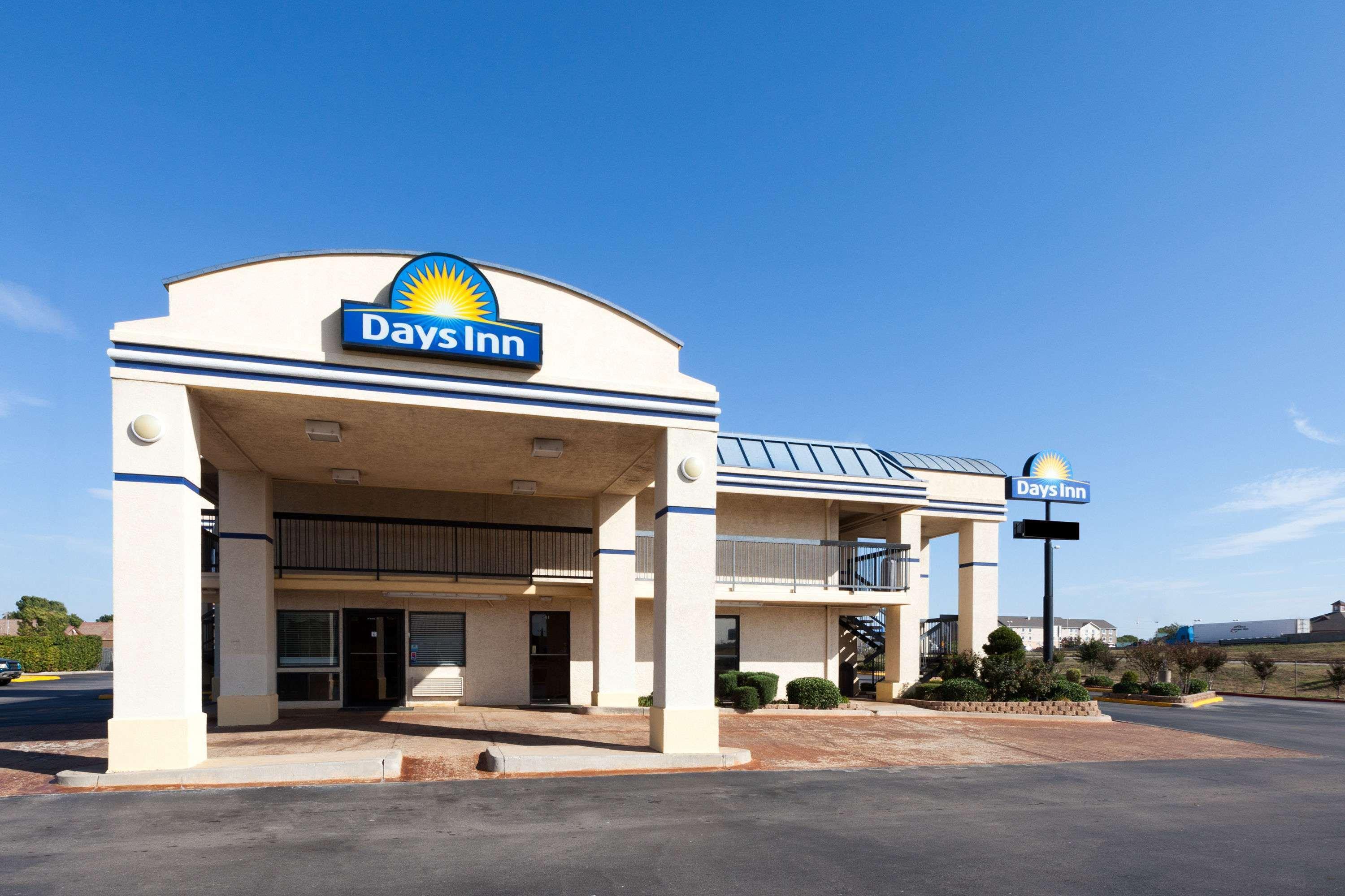 Days Inn Oklahoma City West Екстер'єр фото