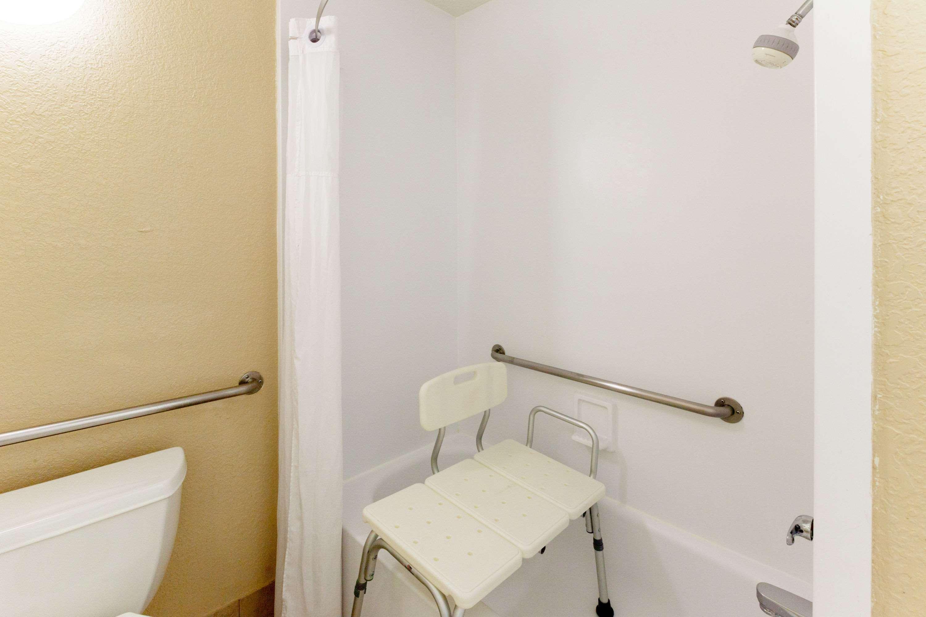 Days Inn Oklahoma City West Екстер'єр фото