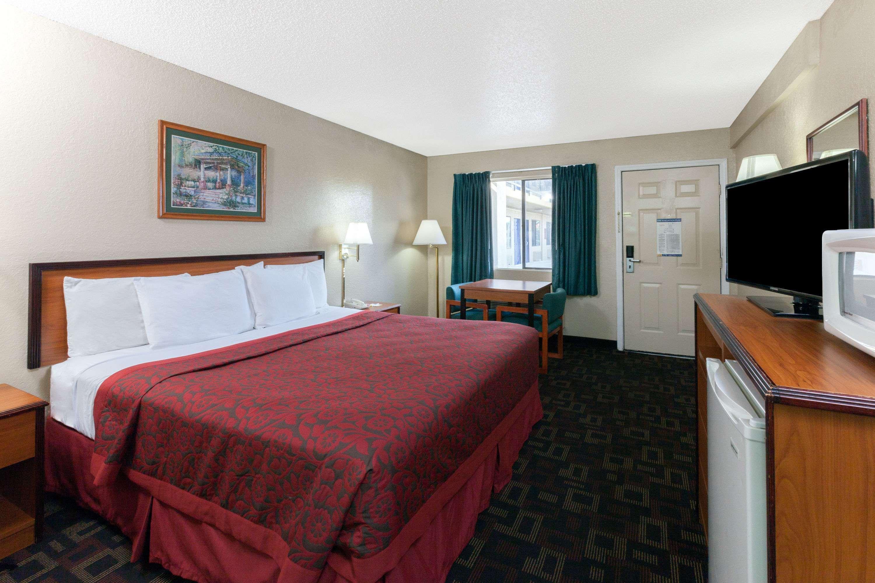 Days Inn Oklahoma City West Екстер'єр фото