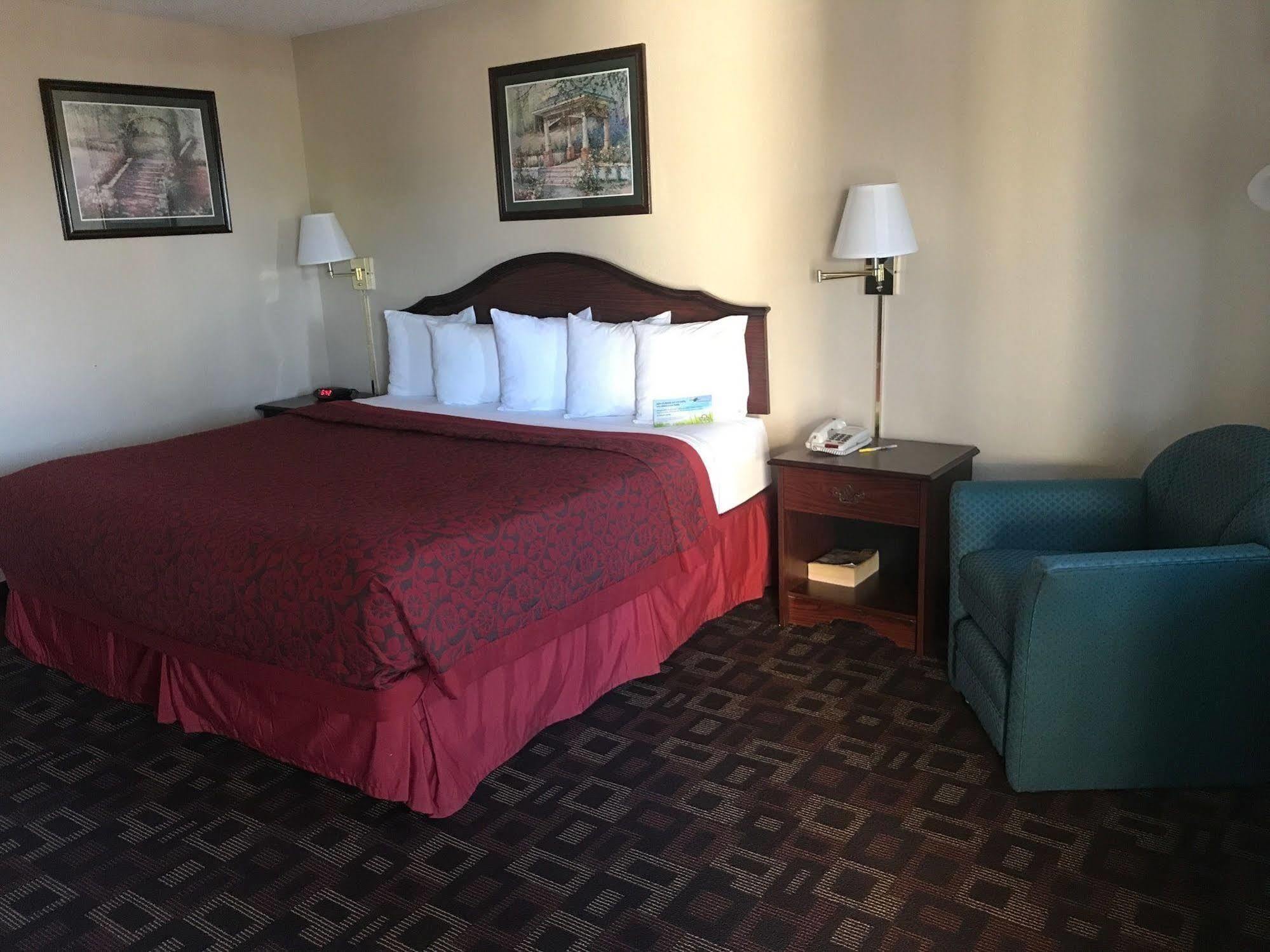 Days Inn Oklahoma City West Екстер'єр фото